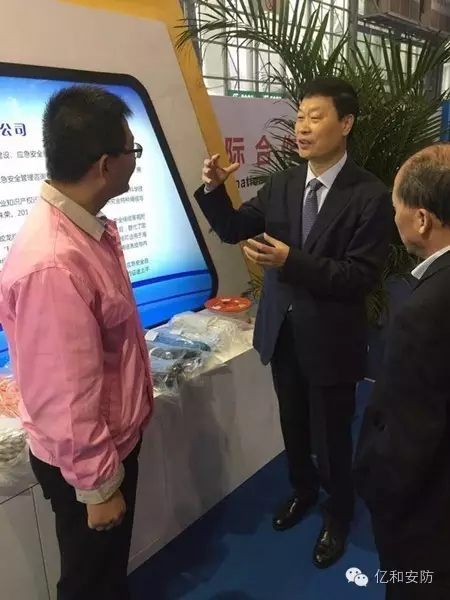 �Ĵ�ʡ��(j��ng)��(j��)����Ϣ��ί�T��(hu��)��������У�������W�R������չλ����ָ��(d��o)��