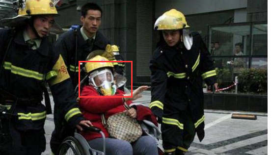 2009年4月19號,南京國際廣場50層高樓發生火災,76歲的老年人家住27層,使用自救呼吸器成功自救