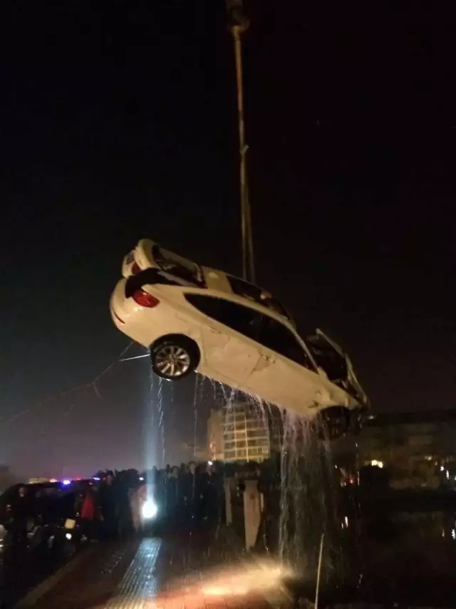 4月11日凌晨1點多,金華一輛寶馬GT沖進永康江。但是很不幸女司機搶救無效死亡。